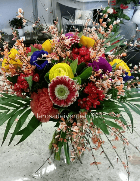 Bouquet di fiori e colori assortiti.