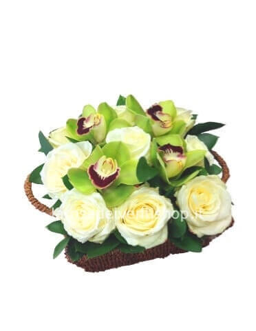 Cestino di rose quadrato con orchidee - Scegli tu il prezzo dell'omaggio