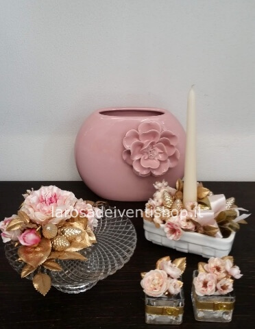 Composizione fiori sintetici su vaso in ceramica lavorato con candela dim. 16x10xh30cm
