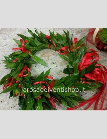 Corona d'alloro con bacche rosse e nastro in raso colore a scelta
