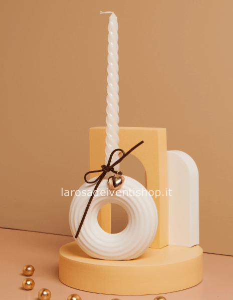 Candelabro tondo con candela e cuore