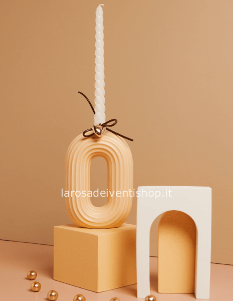 Candelabro ovale con candela e cuore