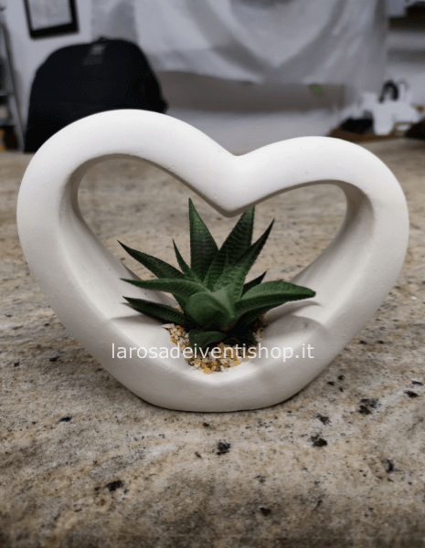 Cuore in gesso con pianta grassa dimensioni 19x6xh16 cm
