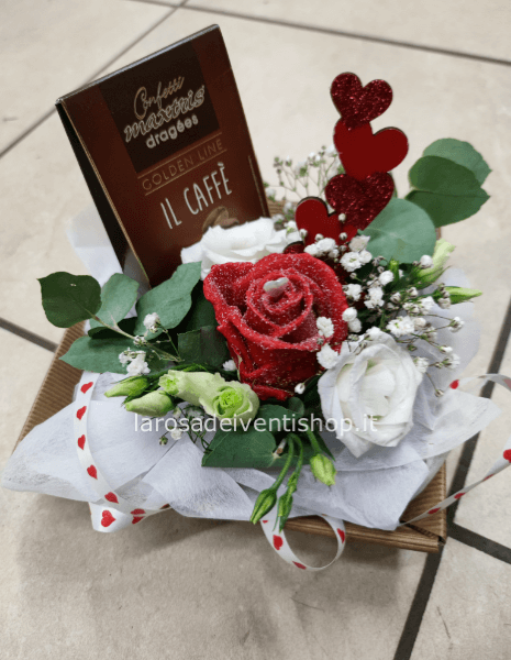 Vassoio con fiori e cioccolatini come in foto -  Praline al caffè e cioccolato fondente 