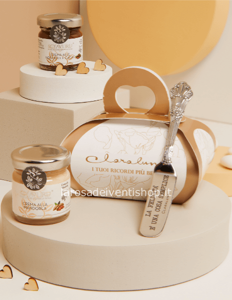 Crema nocciola, crema mandorla e coltellino