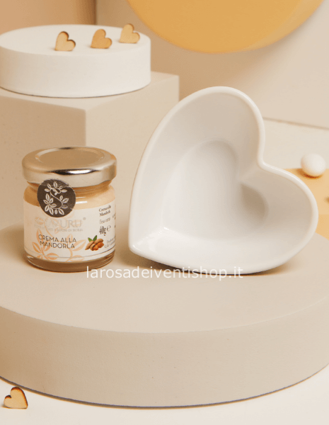 Ciotolina cuore e crema alla mandorla