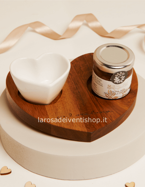 Vassoio, ciotolina cuore e crema alla nocciola