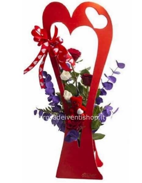 Scatola cuore grande con composizione fiori
