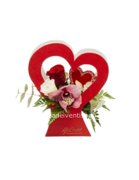 Scatola in cartone cuore media 20x9xh24 cm con composizione fiori - Rossa