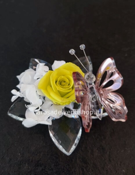 Rosa stabilizzata con fiore in cristallo e farfalla in plexiglass