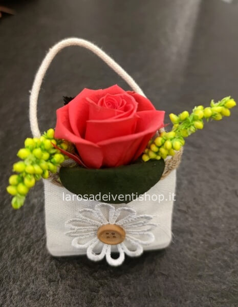 Borsetta piccola con rosa stabilizzata dimensioni 6x8 cm disponibile in vari colori.