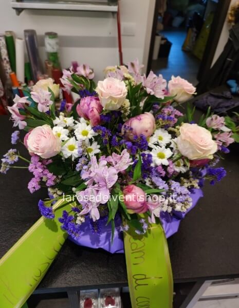 Cesto funebre sui toni del rosa